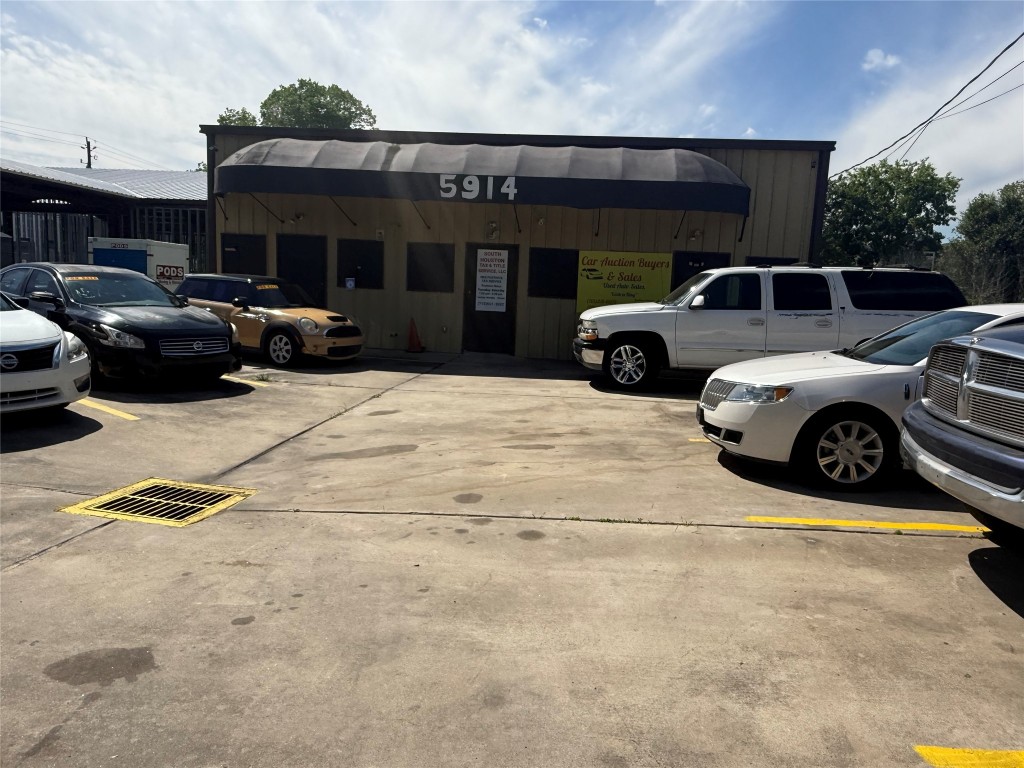 5914 Cullen Boulevard Houston, TX 77021 - Photo 2 of 16 a couple of cars parked in parking area of a building