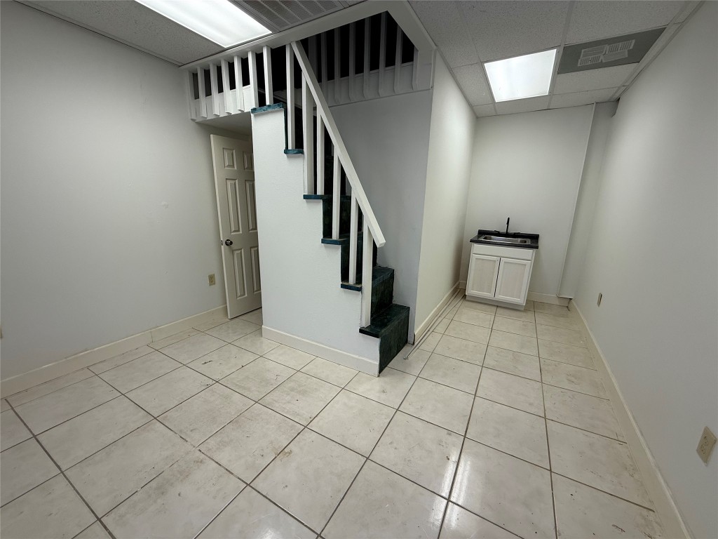 5914 Cullen Boulevard Houston, TX 77021 - Photo 8 of 16 a view of an entryway with stairs
