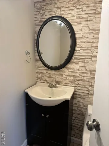 $1,700 | 124 Carmel Woods Drive, Ellisville, MO 63021