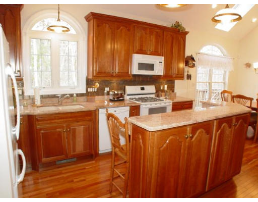 16 Arbor Road Dracut, MA 01826 - Photo 8 of 21 Gallery Image 8