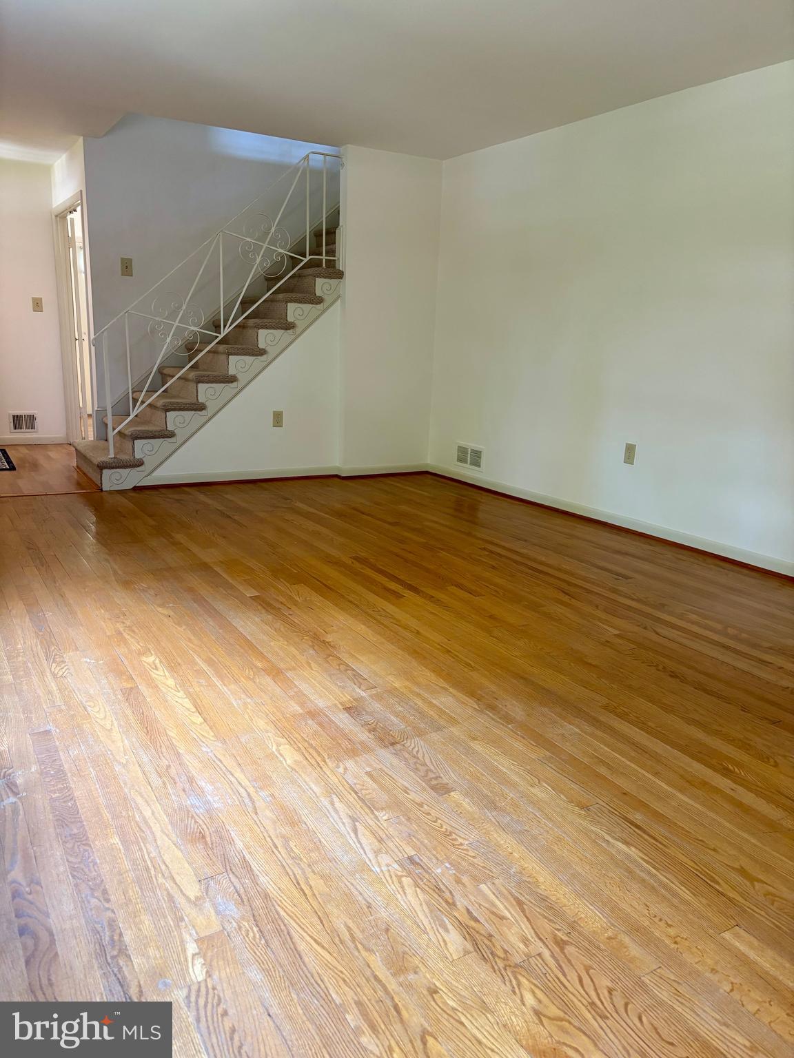 6519 Winnepeg Road Bethesda, MD 20817 - Photo 10 of 38 Living Room