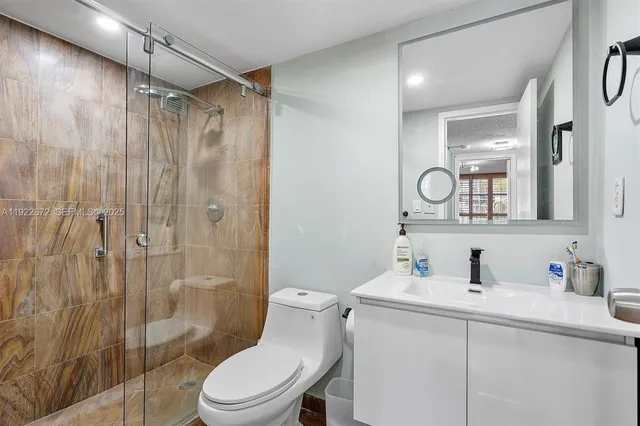 $2,000 | 600 Parkview Drive, Unit 217, Hallandale Beach, FL 33009