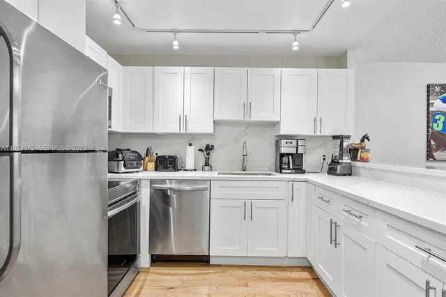 $2,000 | 600 Parkview Drive, Unit 217, Hallandale Beach, FL 33009