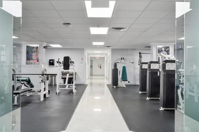 $2,000 | 600 Parkview Drive, Unit 217, Hallandale Beach, FL 33009