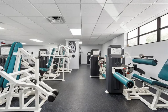 $2,000 | 600 Parkview Drive, Unit 217, Hallandale Beach, FL 33009