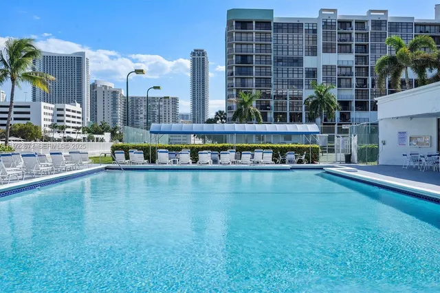 $2,000 | 600 Parkview Drive, Unit 217, Hallandale Beach, FL 33009