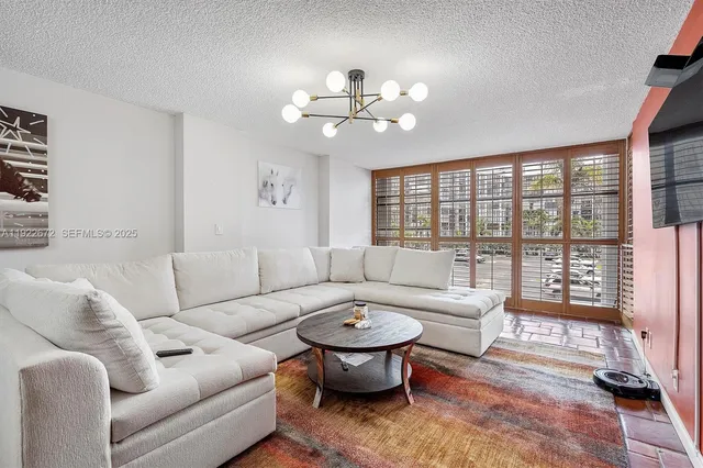 $2,000 | 600 Parkview Drive, Unit 217, Hallandale Beach, FL 33009