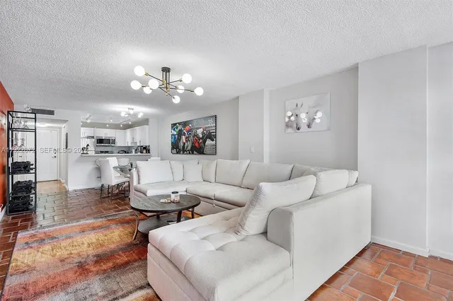 $2,000 | 600 Parkview Drive, Unit 217, Hallandale Beach, FL 33009