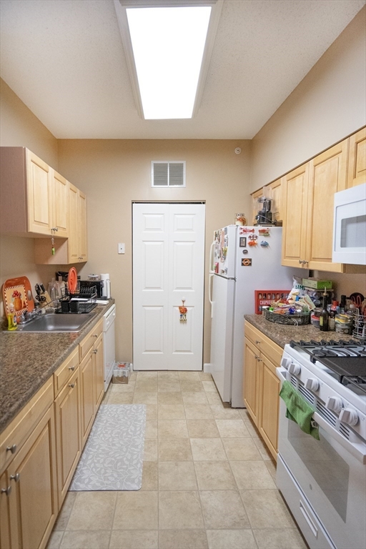 23 Hampshire Road, Unit 404 Methuen, MA 01844 - Photo 10 of 23