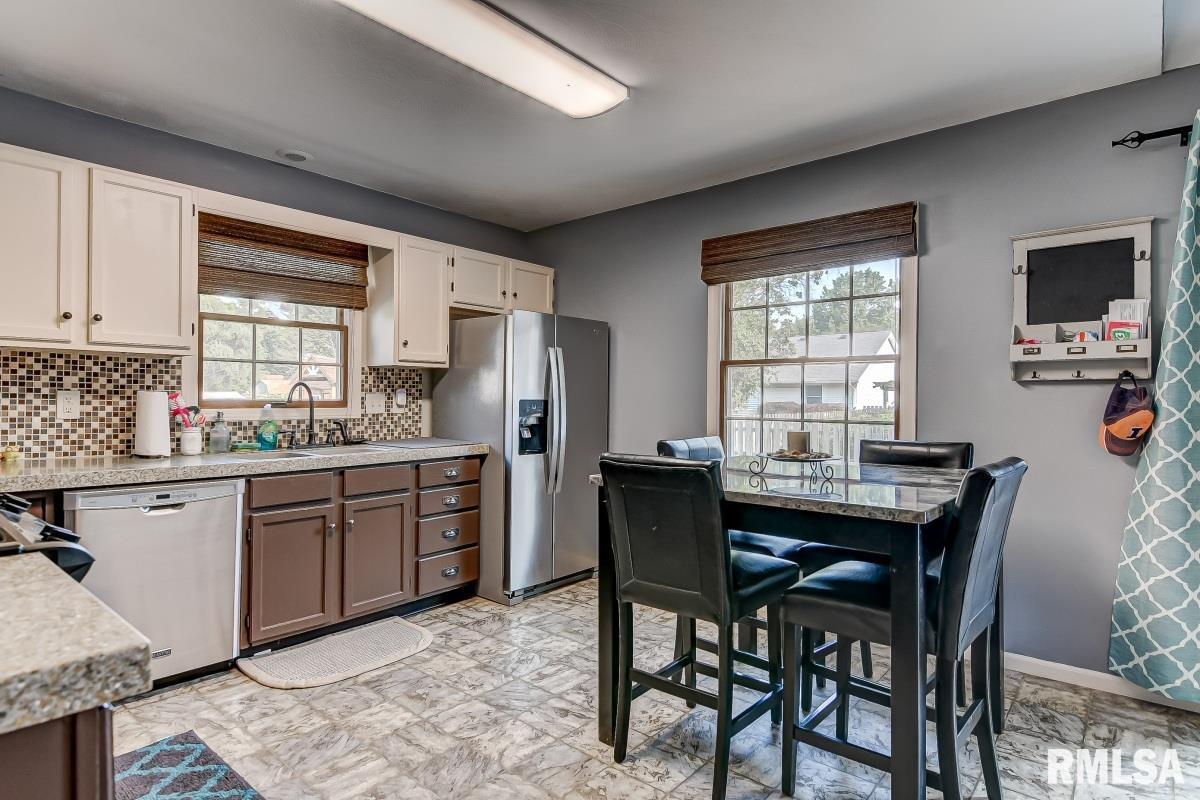 6317 Kate Court Springfield, IL 62712 - Photo 7 of 30