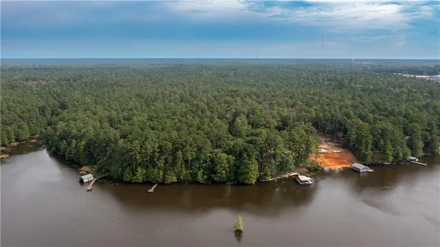 $260,000 | 106 Indian Hills Road, Forest Hill, LA 71430