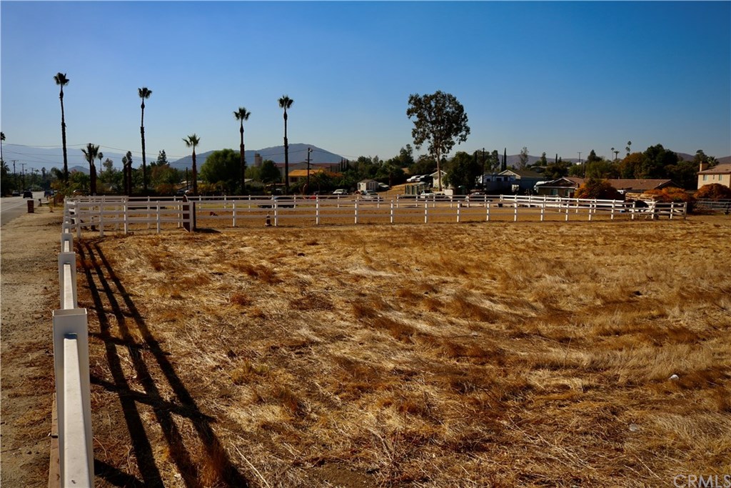 10327 Wells Riverside Ca Riverside, CA 92505 - Photo 2 of 23