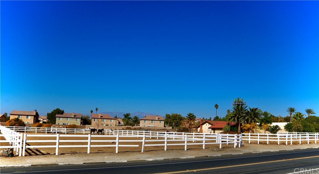 10327 Wells Riverside Ca Riverside, CA 92505 - Photo 3 of 23
