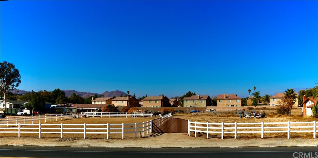 10327 Wells Riverside Ca Riverside, CA 92505 - Photo 5 of 23