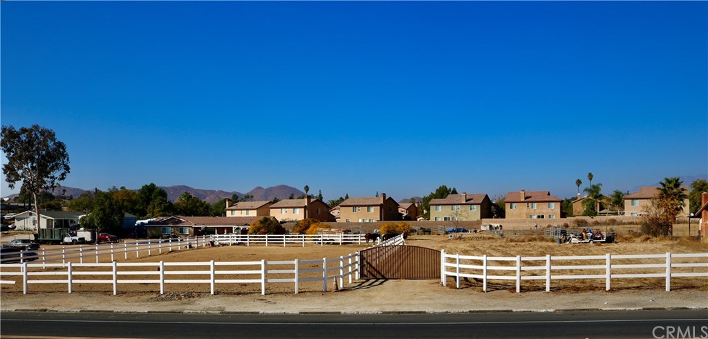 10327 Wells Riverside Ca Riverside, CA 92505 - Photo 6 of 23