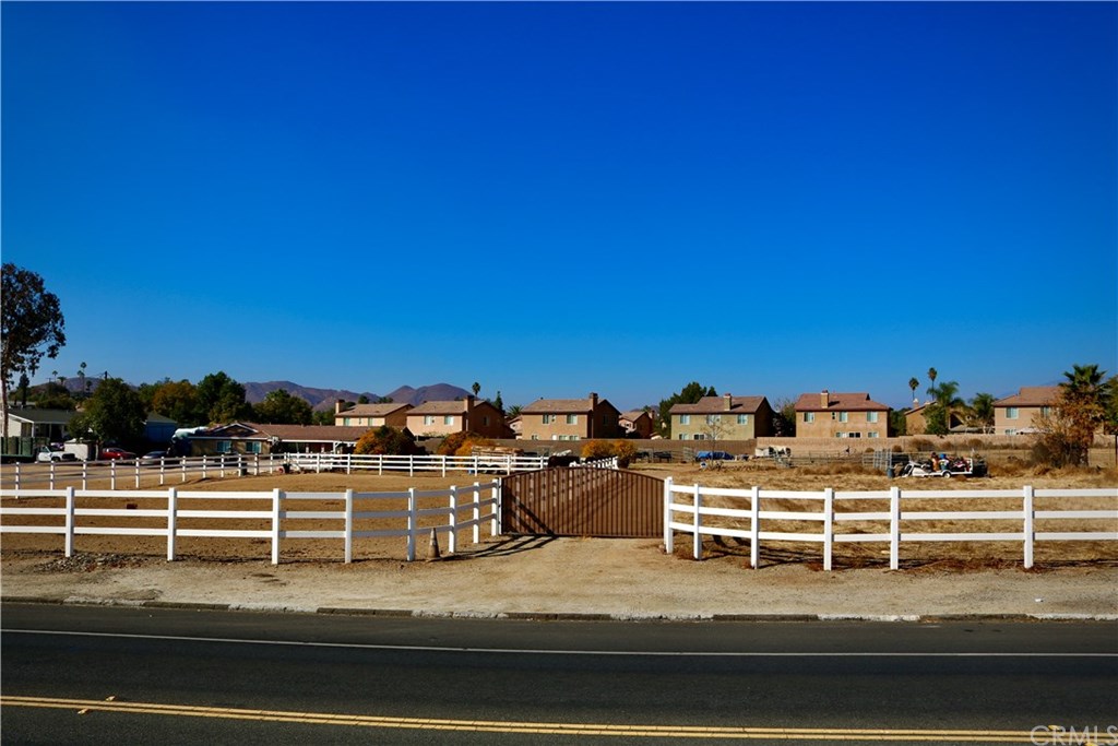 10327 Wells Riverside Ca Riverside, CA 92505 - Photo 7 of 23