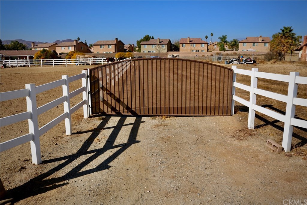 10327 Wells Riverside Ca Riverside, CA 92505 - Photo 9 of 23