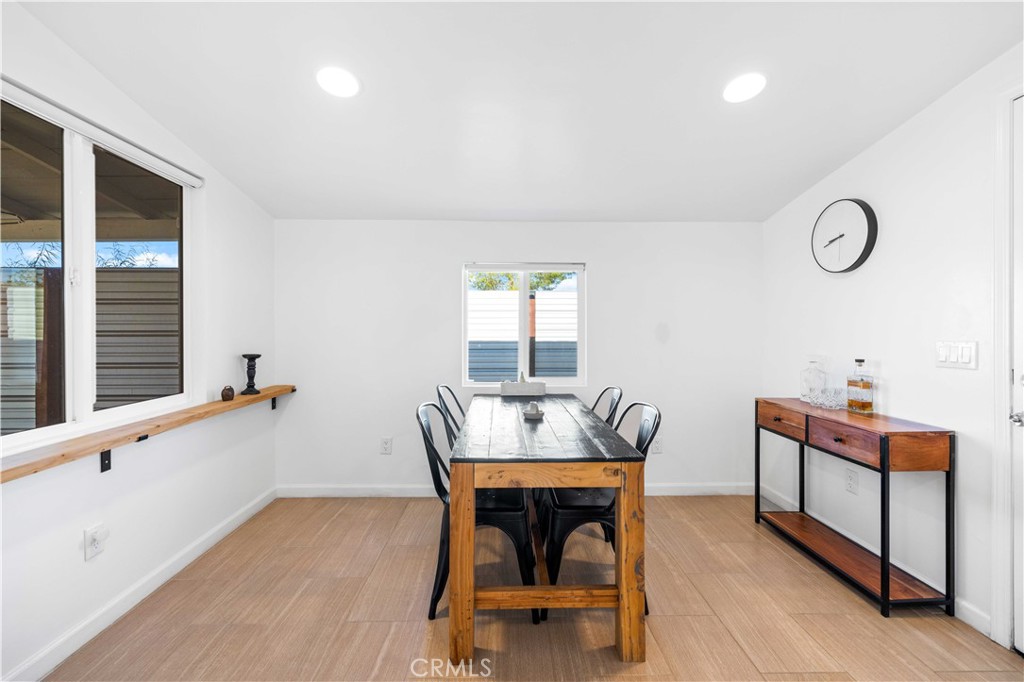 61879 Valley View Circle Joshua Tree, CA 92252 - Photo 6 of 63 a dining room with furniture and window