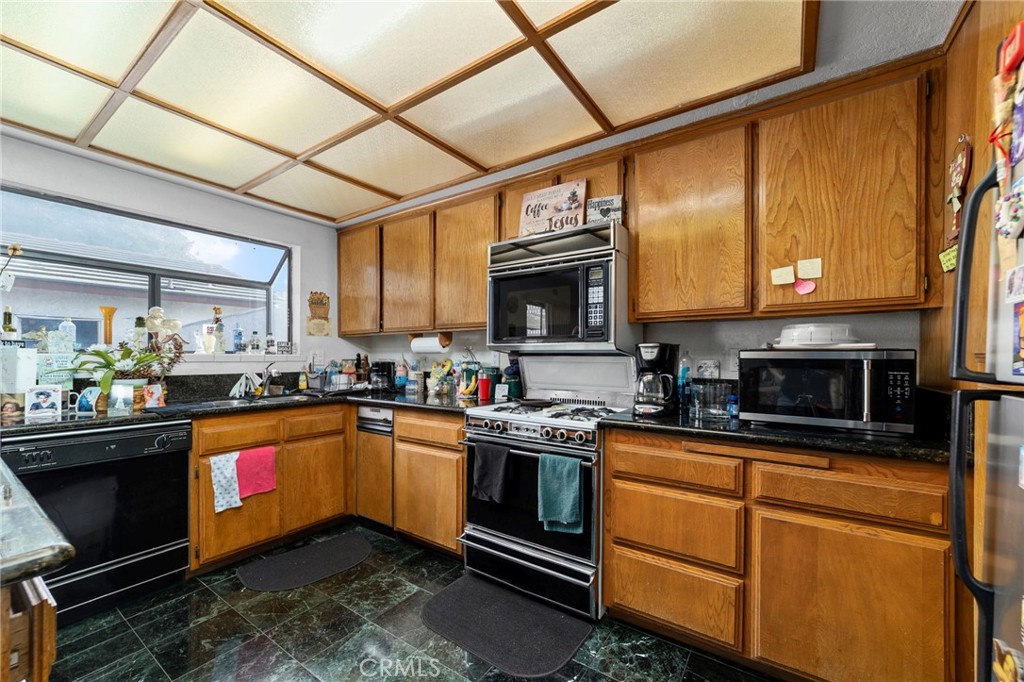 5220 Hanover Way Montclair, CA 91763 - Photo 12 of 31