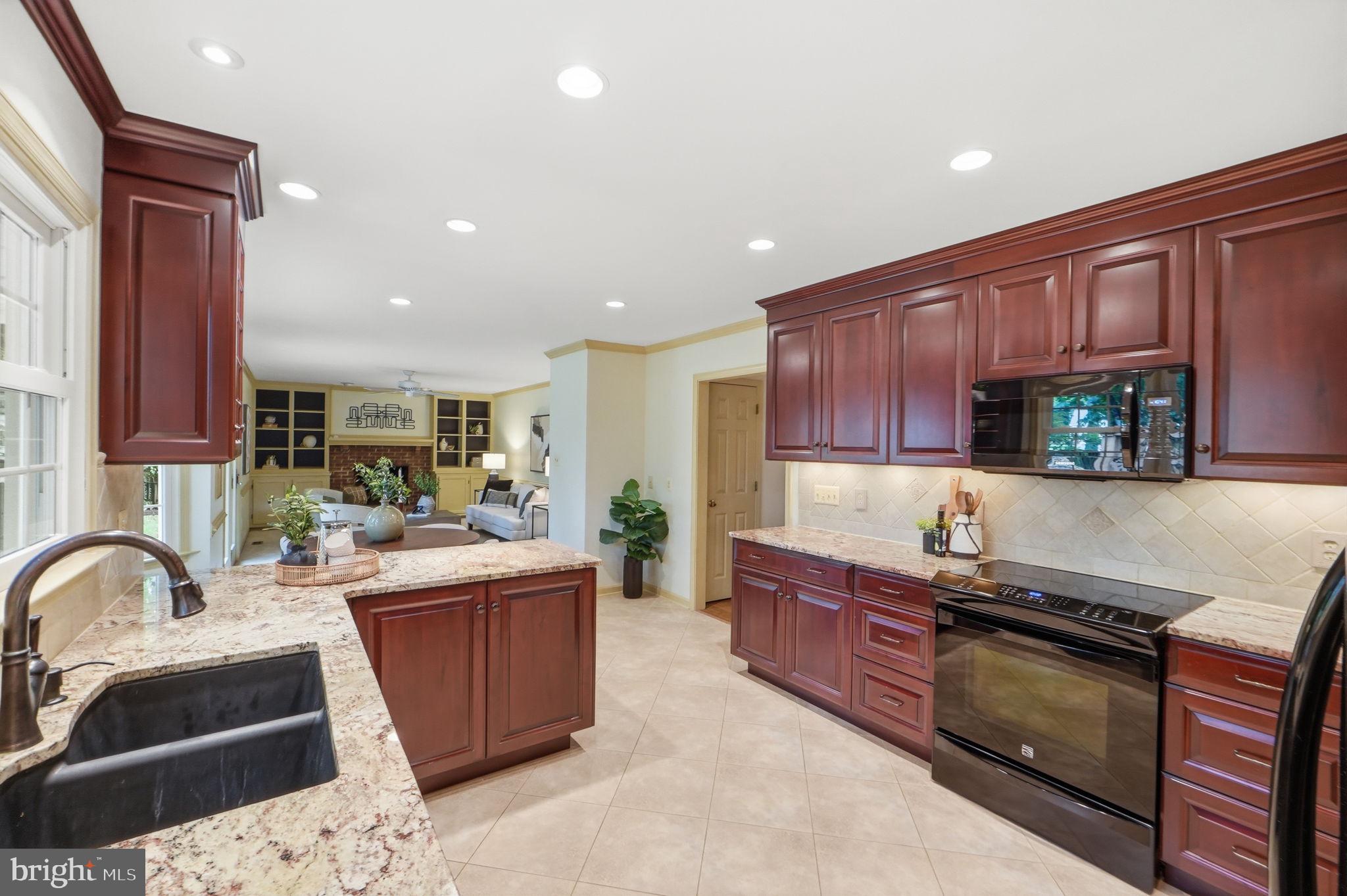 13702 Springstone Court Clifton, VA 20124 - Photo 15 of 50 Lots of cabinets