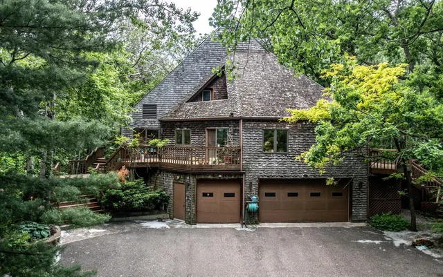 $2,975,000 | 750 Mohican Lane, Mendota Heights, MN 55120