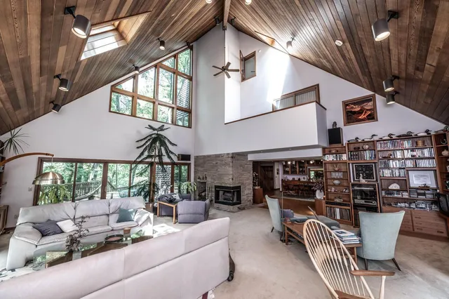 $2,975,000 | 750 Mohican Lane, Mendota Heights, MN 55120