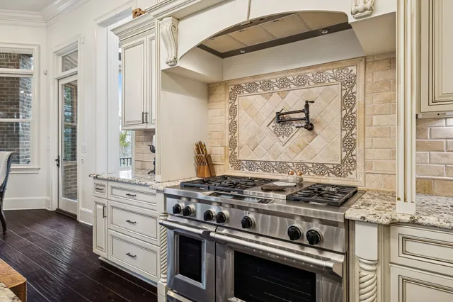 a view of a livingroom with furniture and closet