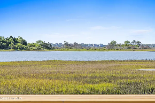 $575,000 | 10 Solstice Way, Hampstead, NC 28443