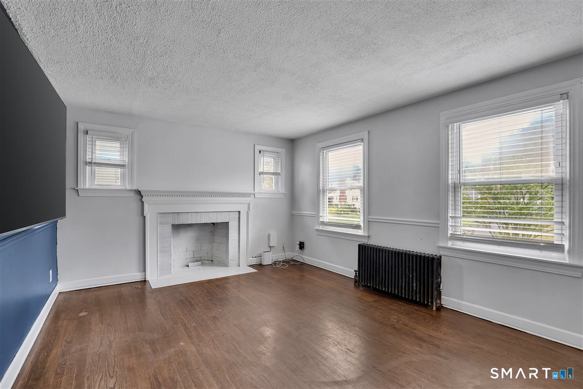 4 Robin Road Manchester, CT 06042 - Photo 3 of 24