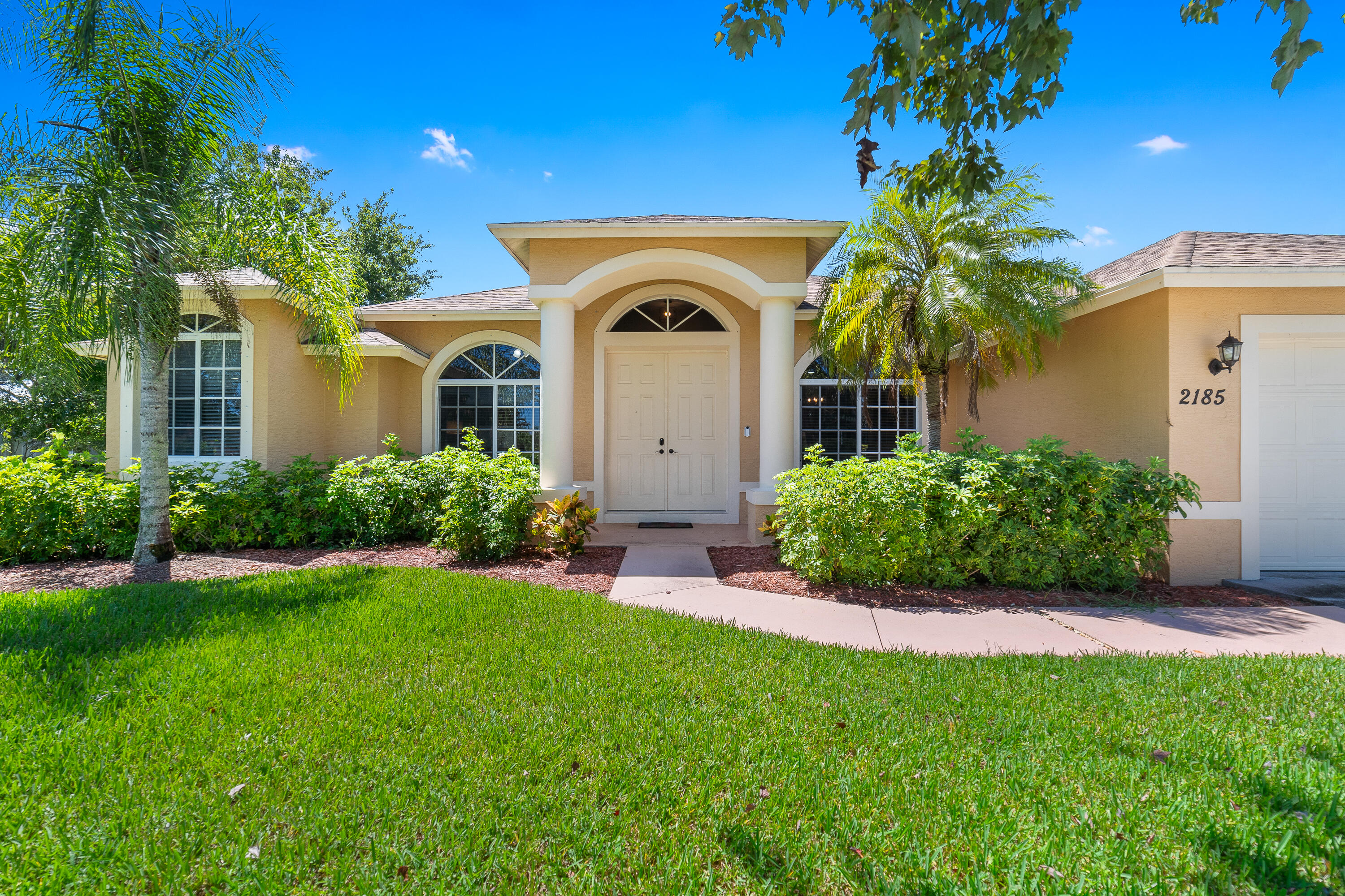 2185 3rd Lane Southwest Vero Beach, FL 32962 - Photo 2 of 32 _DSC0100