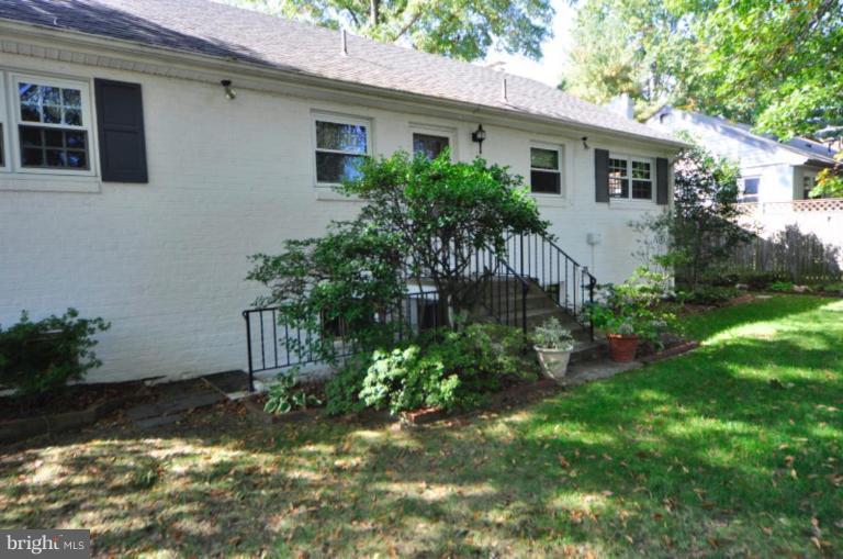 5913 Grayson Street Springfield, VA 22150 - Photo 14 of 23 Exterior (Rear)