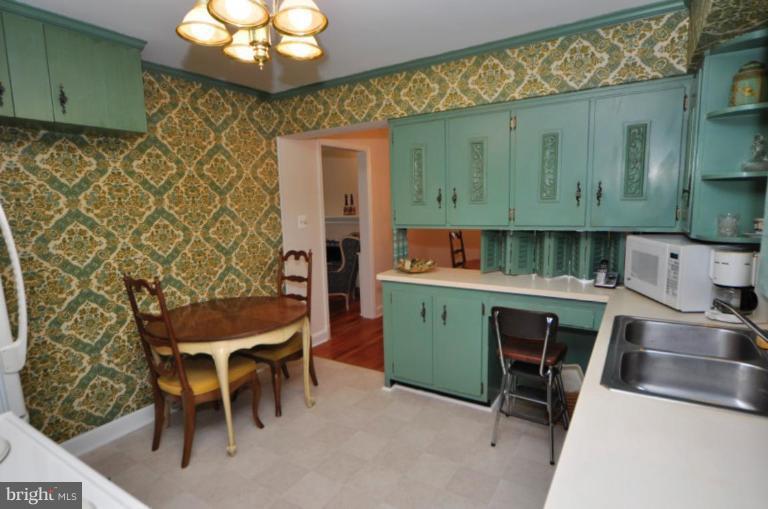 5913 Grayson Street Springfield, VA 22150 - Photo 4 of 23 Kitchen #3