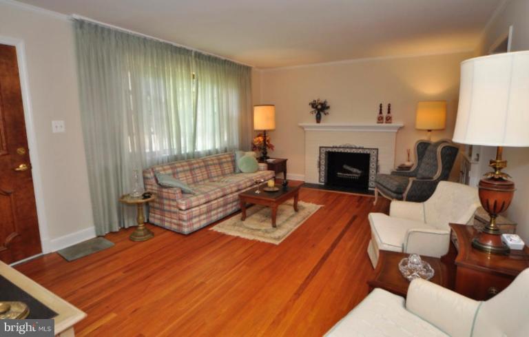 5913 Grayson Street Springfield, VA 22150 - Photo 7 of 23 Living Room #2