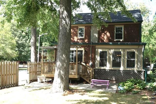 1777 Severn Road Grosse Pointe, MI 48236 - Photo 17 of 20 DSC04475.JPG