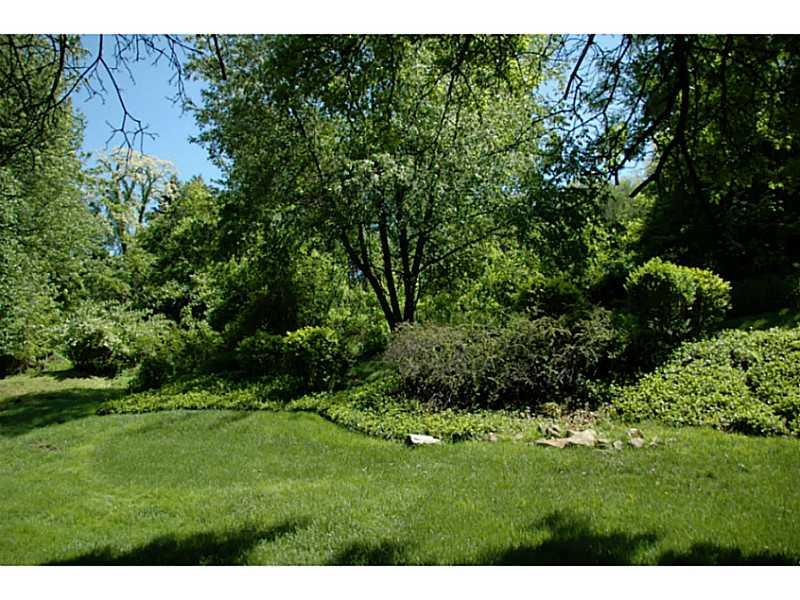 113 Kingsdale Road Churchill, PA 15221 - Photo 17 of 22 Yard/Garden. Nice plantings