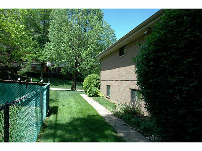 113 Kingsdale Road Churchill, PA 15221 - Photo 20 of 22 Yard/Garden. Side yard