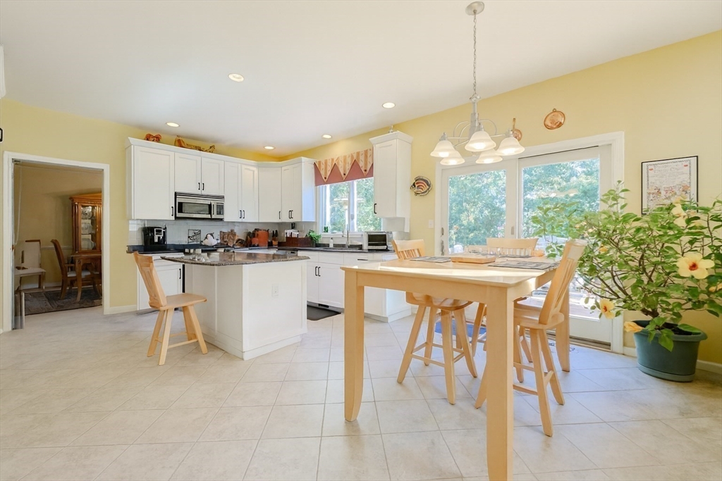 256 Robert Road Marlborough, MA 01752 - Photo 2 of 42 Gallery Image 2