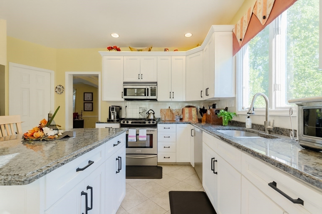 256 Robert Road Marlborough, MA 01752 - Photo 6 of 42 Gallery Image 6