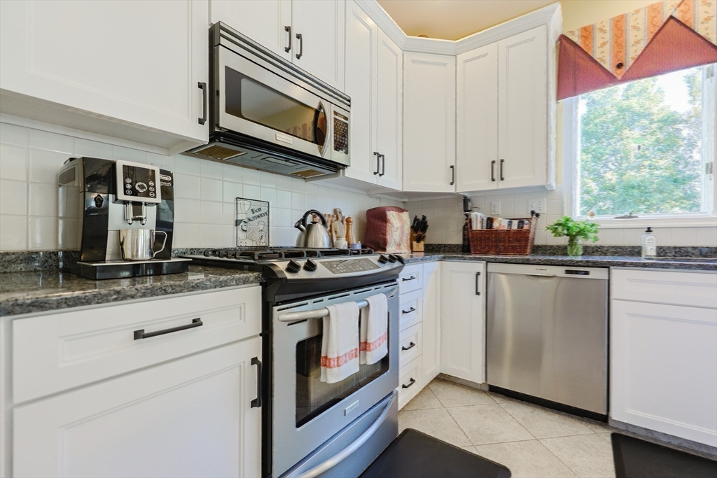 256 Robert Road Marlborough, MA 01752 - Photo 8 of 42 Gallery Image 8