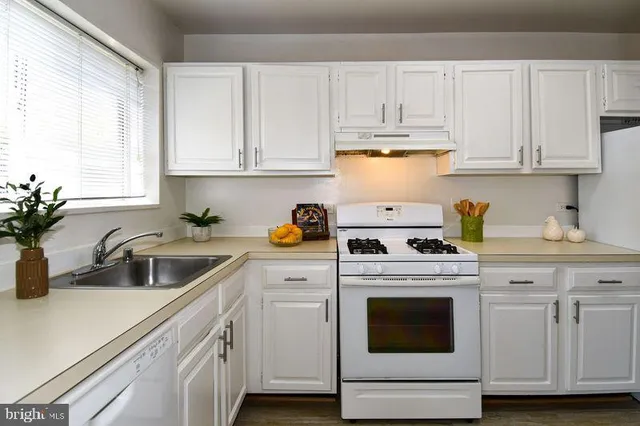 $1,750 | 10637 Montrose Avenue, Unit 204, Bethesda, MD 20814