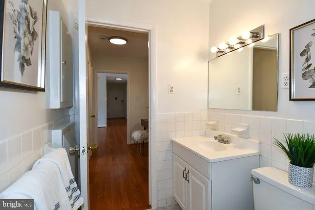 $1,750 | 10637 Montrose Avenue, Unit 204, Bethesda, MD 20814