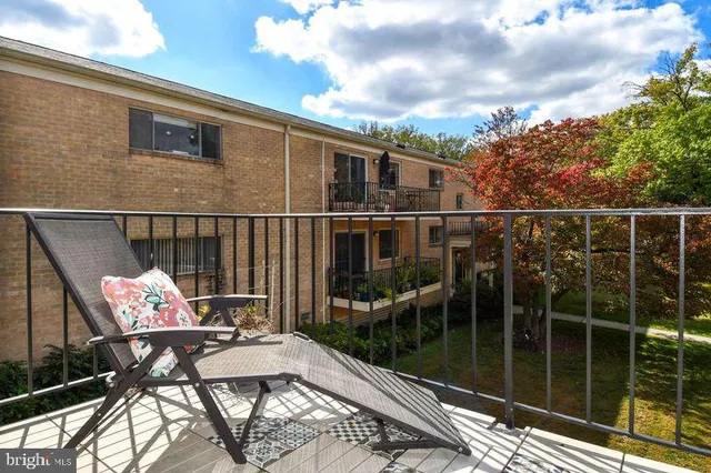 $1,750 | 10637 Montrose Avenue, Unit 204, Bethesda, MD 20814