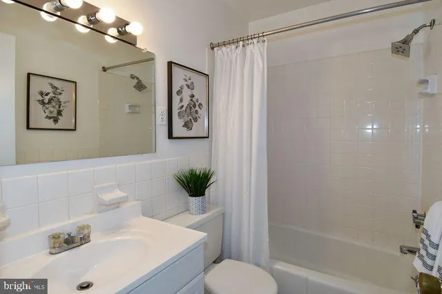 $1,750 | 10637 Montrose Avenue, Unit 204, Bethesda, MD 20814