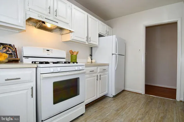 $1,750 | 10637 Montrose Avenue, Unit 204, Bethesda, MD 20814