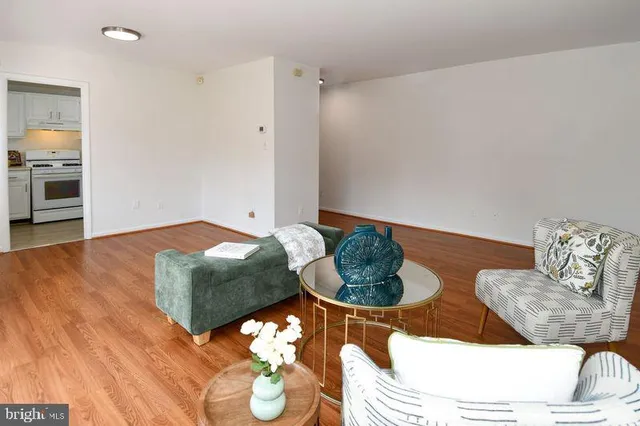 $1,750 | 10637 Montrose Avenue, Unit 204, Bethesda, MD 20814