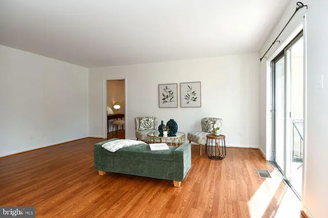 $1,750 | 10637 Montrose Avenue, Unit 204, Bethesda, MD 20814