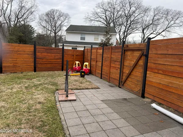 a view of a pathway with a yard