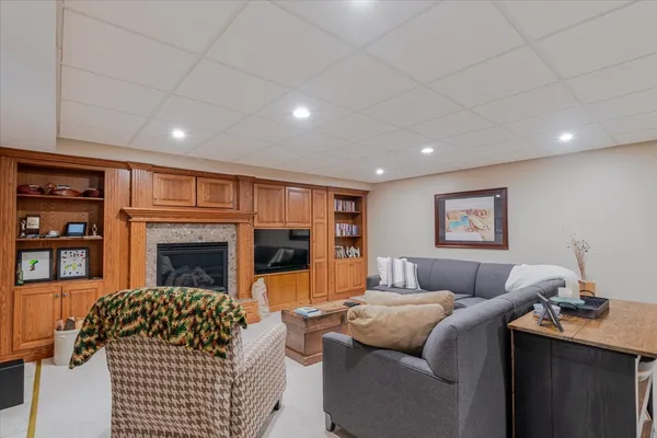 $530,000 | 3275 Tohill Lane, Decatur, IL 62521