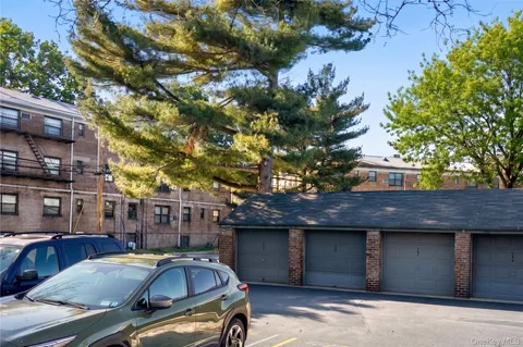 $365,000 | 46 Terrace Circle, Unit 3F, Great Neck, NY 11021