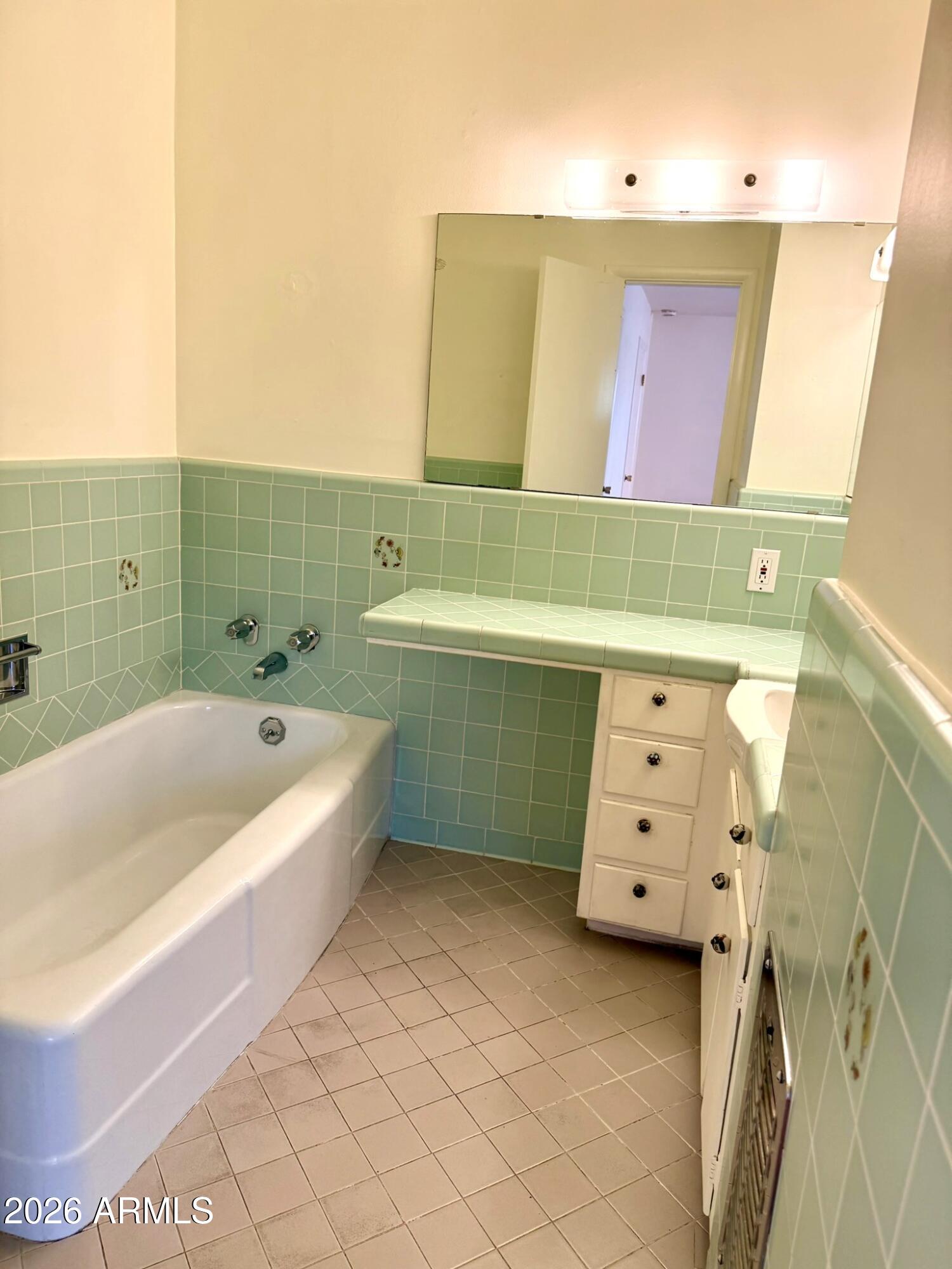 170 East Coronado Road, Unit 62 Phoenix, AZ 85004 - Photo 29 of 66 Master Bathroom